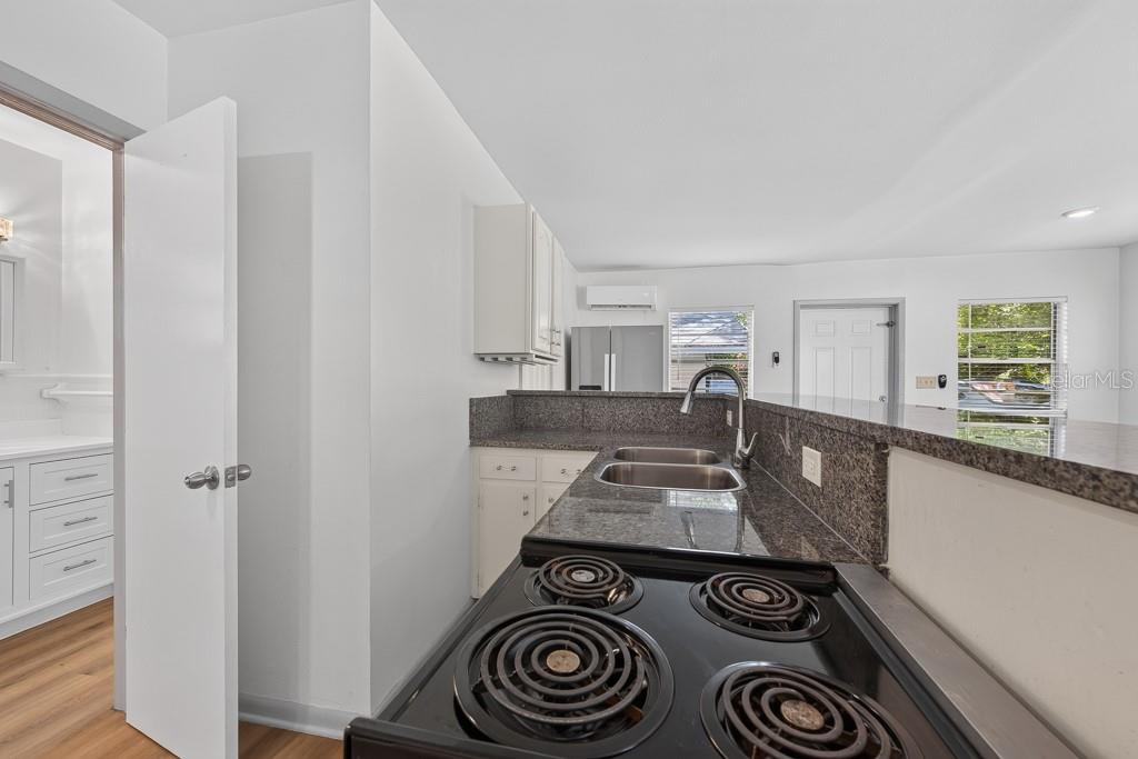 LAKEWOOD MANOR - Residential