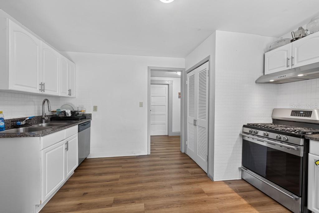 LAKEWOOD MANOR - Residential