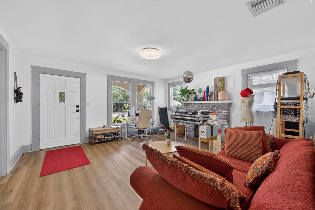 LAKEWOOD MANOR - Residential