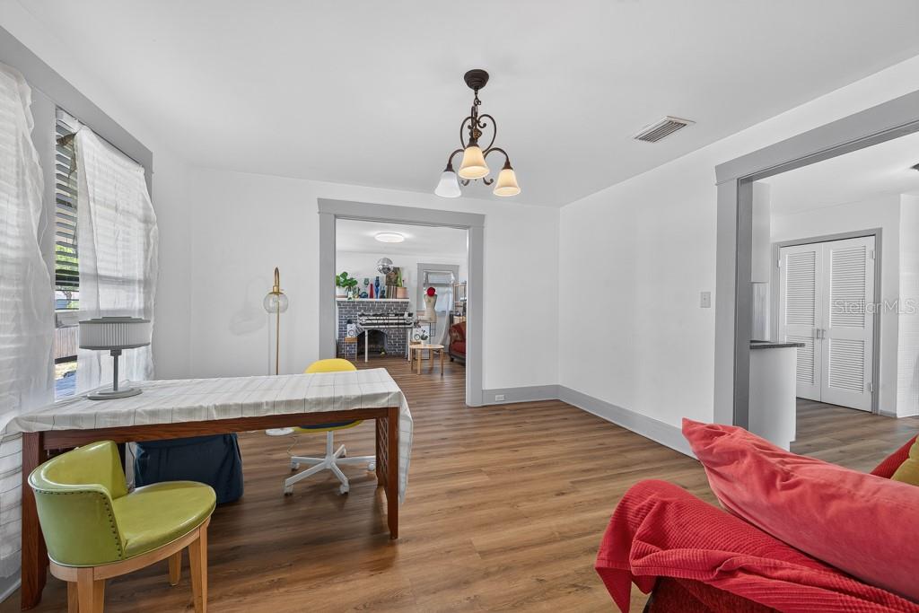LAKEWOOD MANOR - Residential