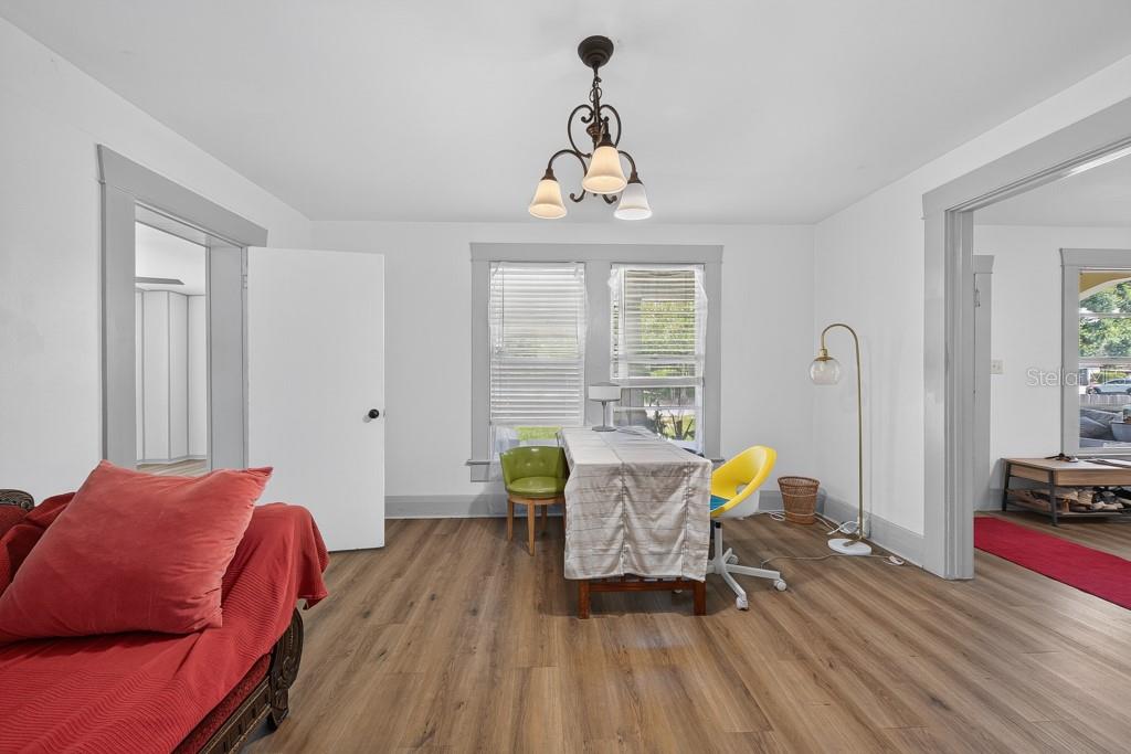 LAKEWOOD MANOR - Residential