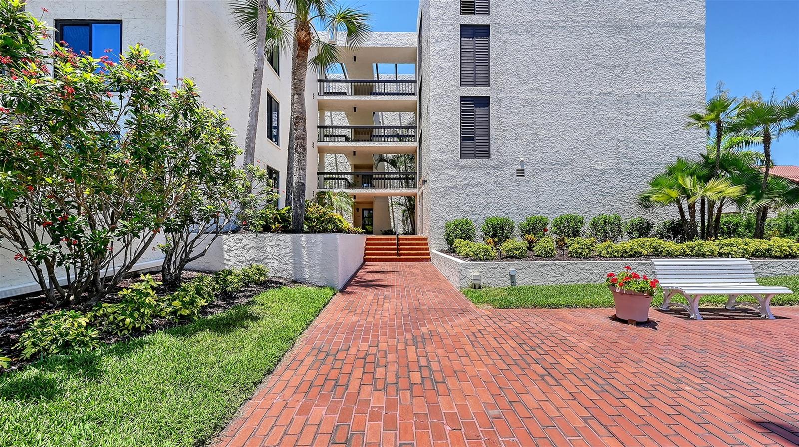 SEAPLACE III - Residential
