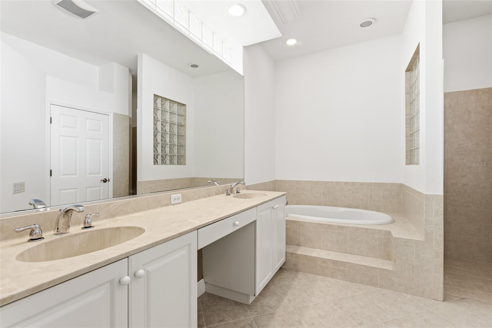 ROSEDALE 11 - Residential