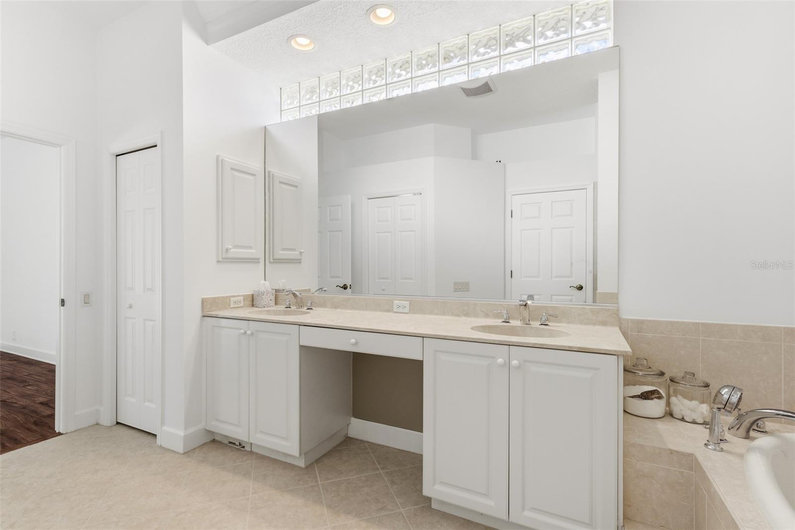 ROSEDALE 11 - Residential