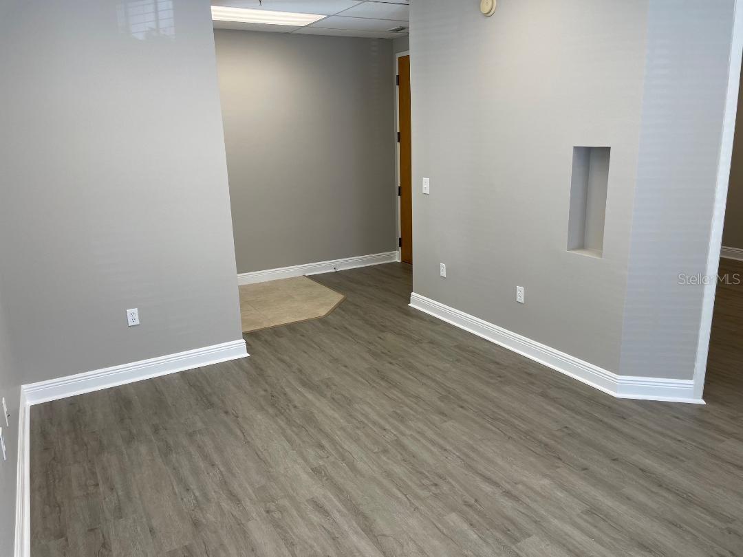 BALDWIN PARK UNIT 3 - REPLAT 1 58/76 LOT 559 - Commercial Sale