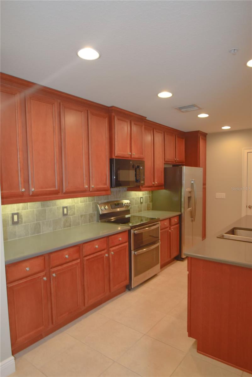 BALDWIN PARK UNIT 3 - REPLAT 1 58/76 LOT 559 - Commercial Sale