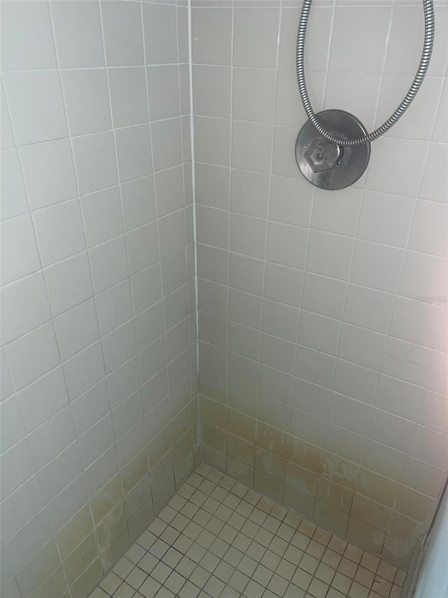 COUNTRY VILLAGE UNIT 1 - Residential Lease