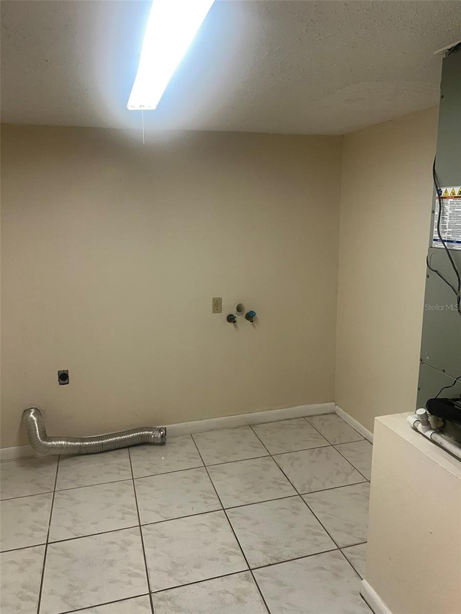 COUNTRY VILLAGE UNIT 1 - Residential Lease