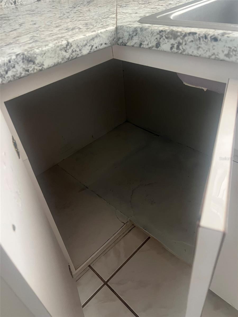 COUNTRY VILLAGE UNIT 1 - Residential Lease
