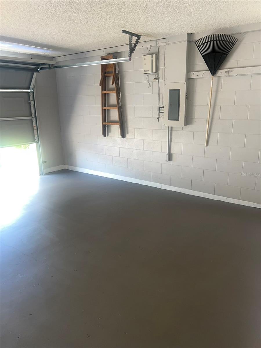 COUNTRY VILLAGE UNIT 1 - Residential Lease