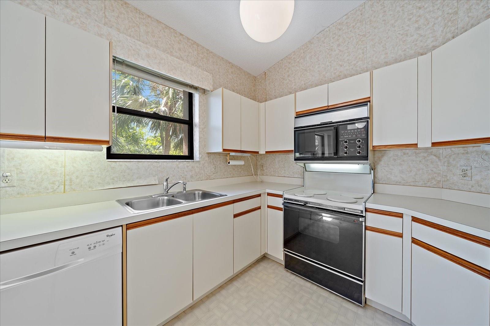 LANDINGS SOUTH V, THE LANDINGS - Residential
