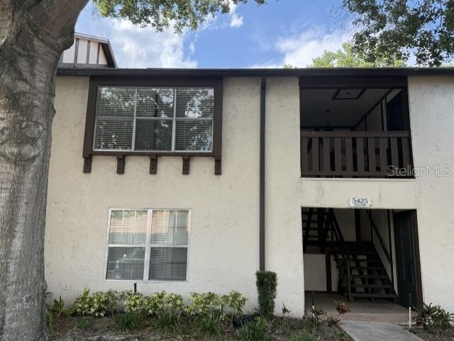 NEWLY RENOVATED, 2nd floor, condo near Downtown Orlando! Beach front access to Lake Conway chain of lakes. Quiet community close to several restaurants, grocery stores, breweries and local hang outs! Amenities include: gym, tennis/basketball court, picnic and beach area, boat slots for lease, 2 large pools and coin laundry on site.