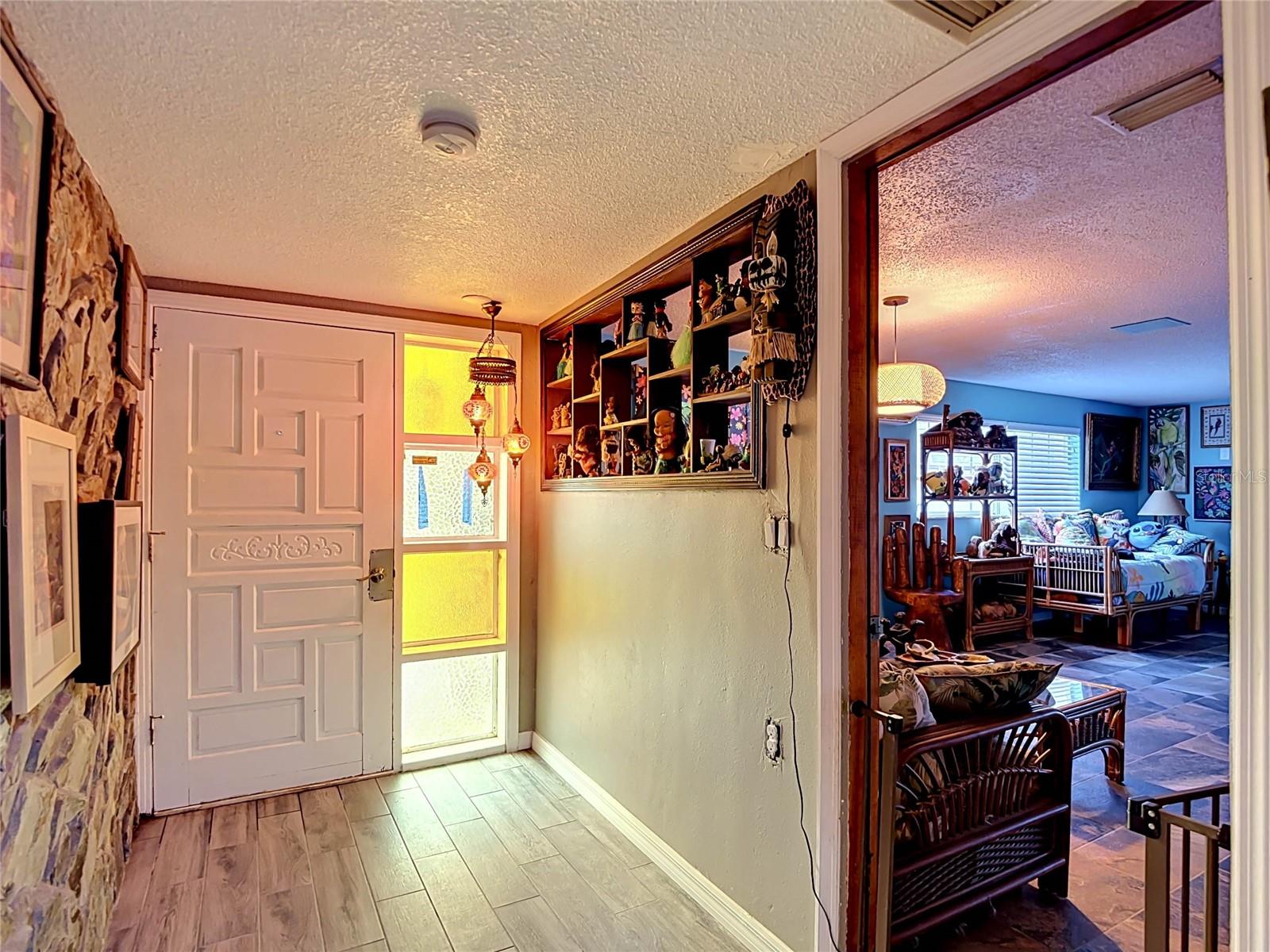 HOLIDAY - Residential