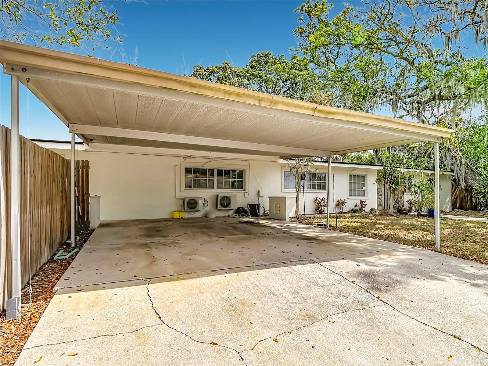 HOLIDAY - Residential