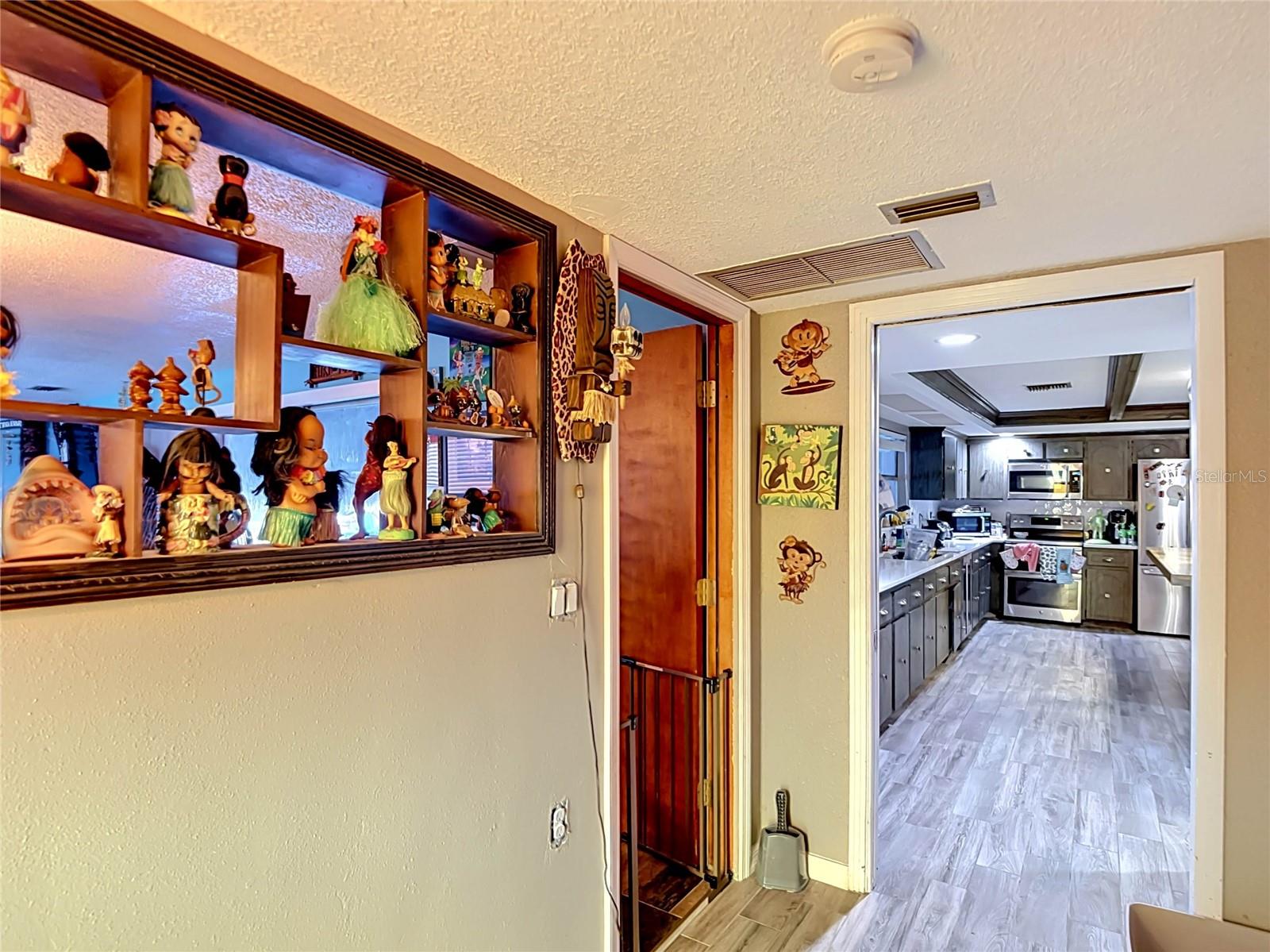 HOLIDAY - Residential