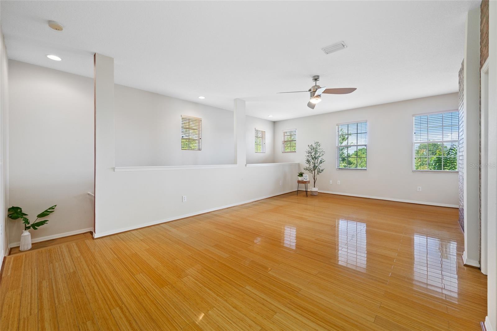 WORTHINGTON AT WEST PARK VILLA - Residential