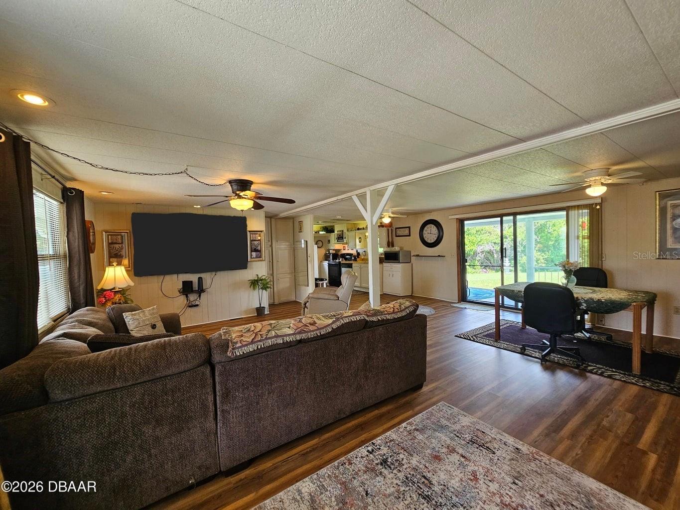 COMMONWEALTH - Residential