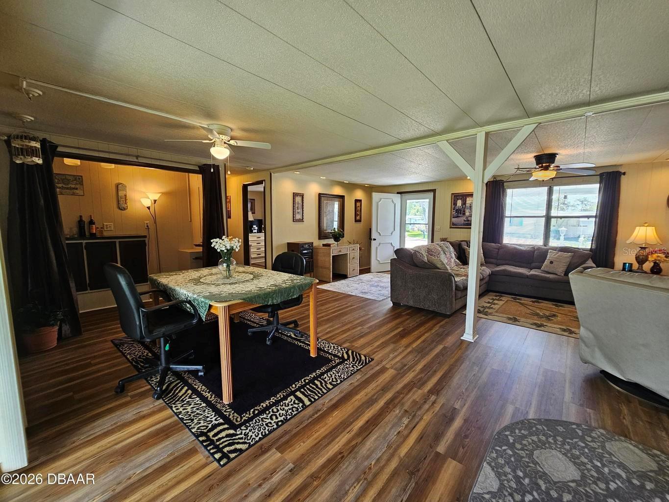 COMMONWEALTH - Residential