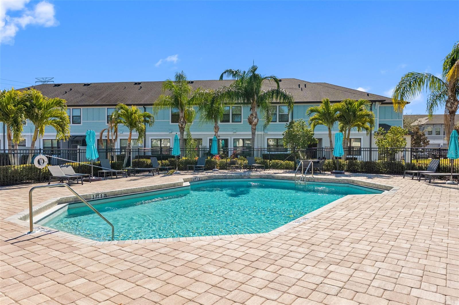 TOWNS AT BELLEAIR GROVE - Residential