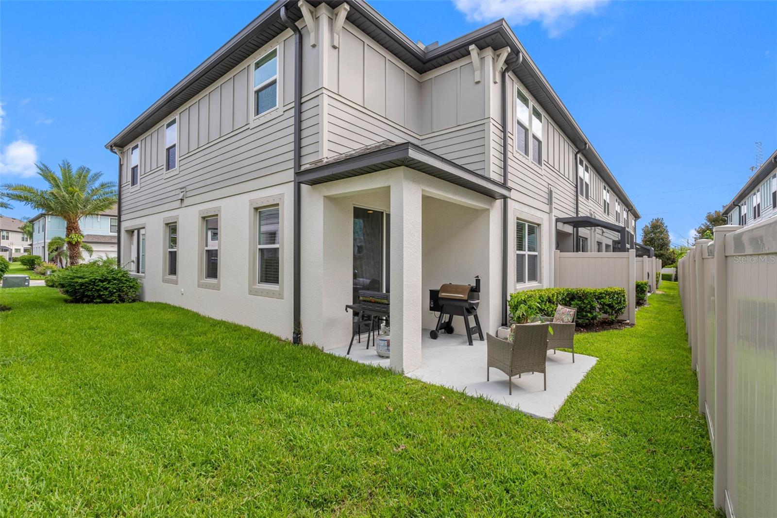 TOWNS AT BELLEAIR GROVE - Residential