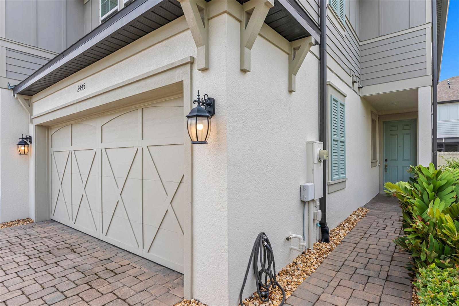 TOWNS AT BELLEAIR GROVE - Residential