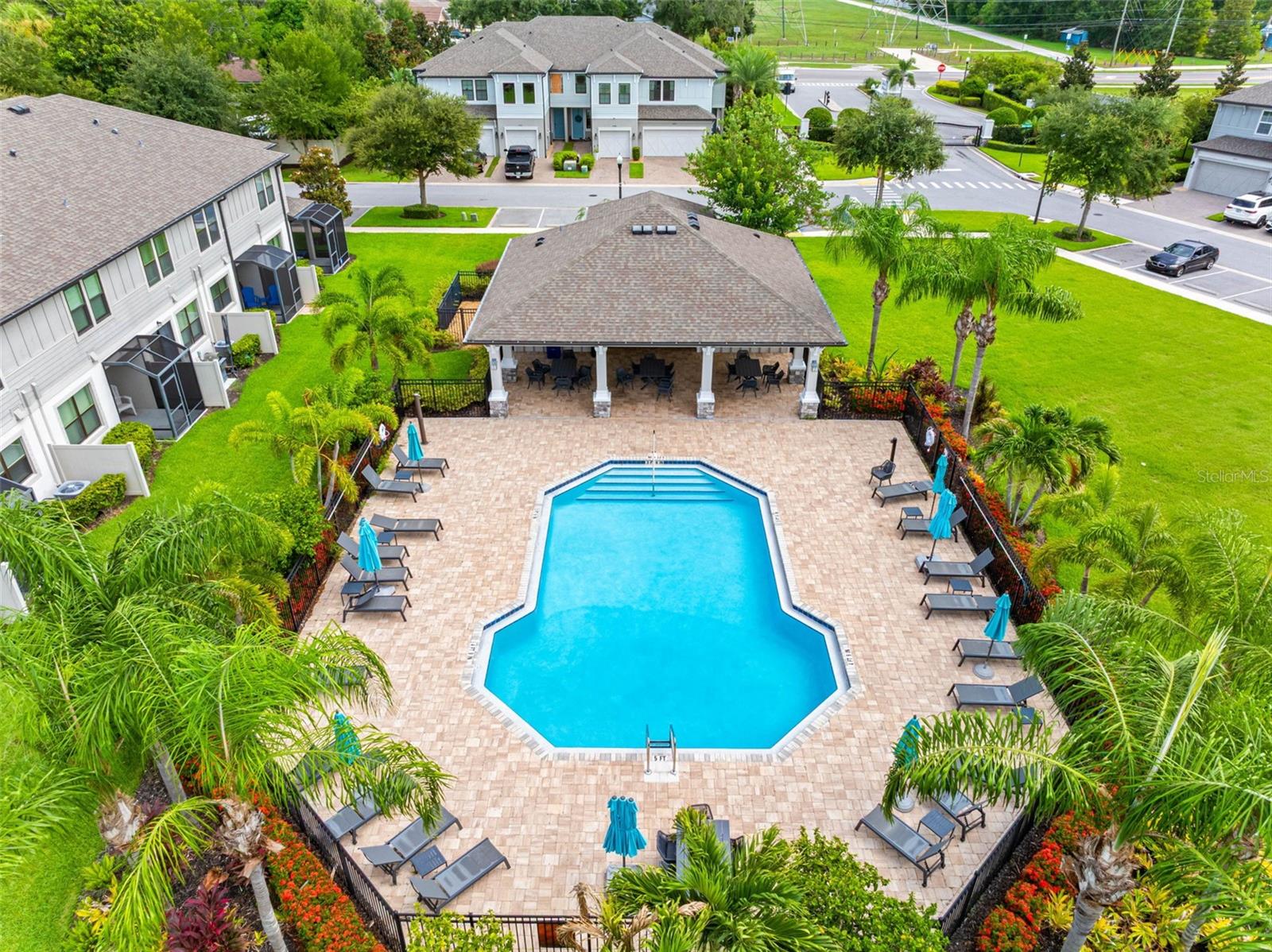 TOWNS AT BELLEAIR GROVE - Residential