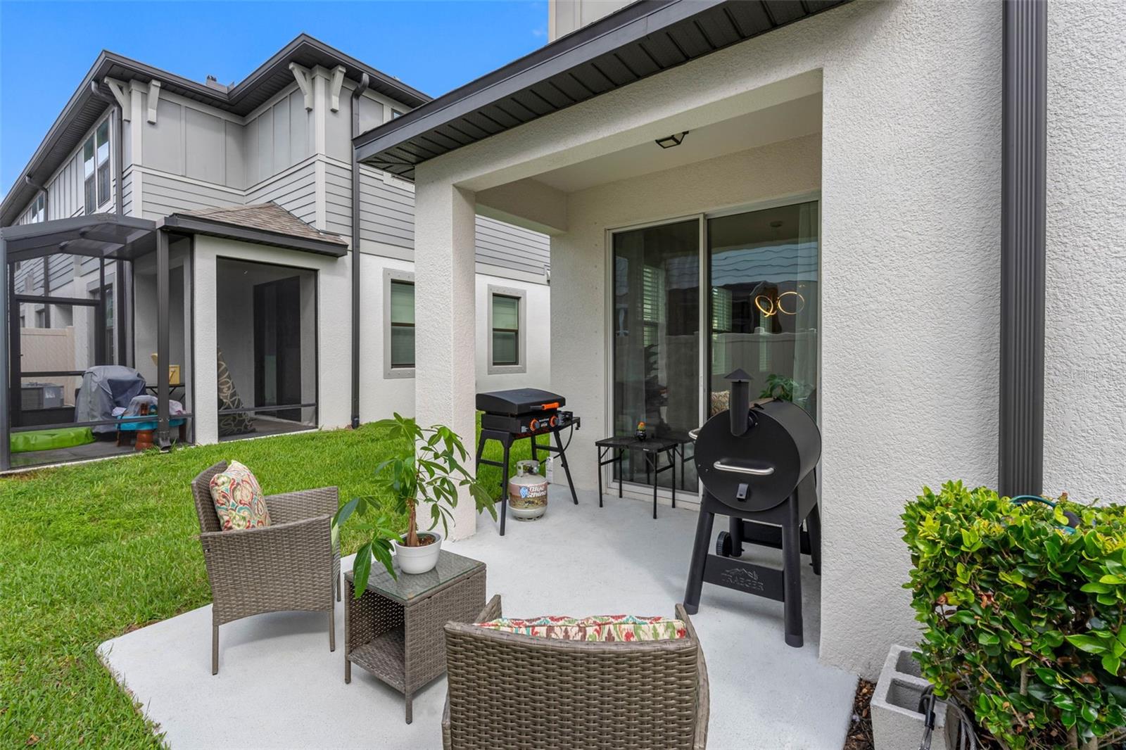 TOWNS AT BELLEAIR GROVE - Residential