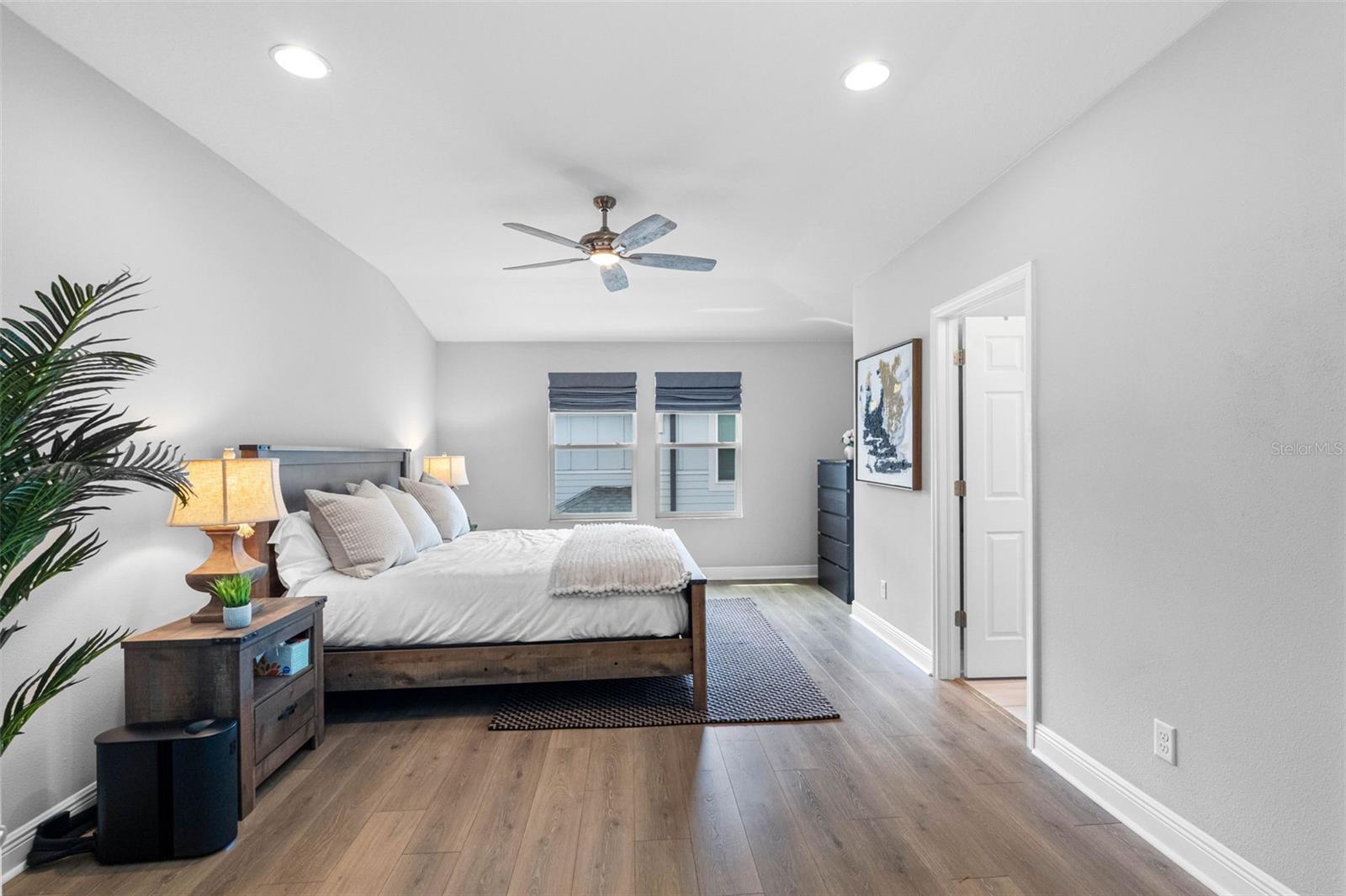 TOWNS AT BELLEAIR GROVE - Residential