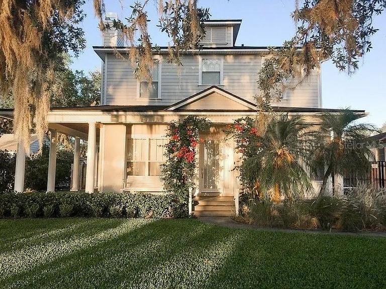This home is an adorable 4 Bed 3.5 Bath Home in the heart of Winter Park. You will feel right at home the moment you step in. lovely kitchen showcases gorgeous cabinets, stainless steel appliances, ample amount of cabinetry and counter space, and a breakfast bar, great for entertaining family and friends. Open floor plan. Home features a separate dining area off the kitchen. Spacious living space and bedrooms.  Spend your evenings and weekends relaxing on the beautiful lakefront of Lake Killarney, enjoying the incredible sunsets under the shade of huge cypress trees OR poolside in the private fenced in backyard.