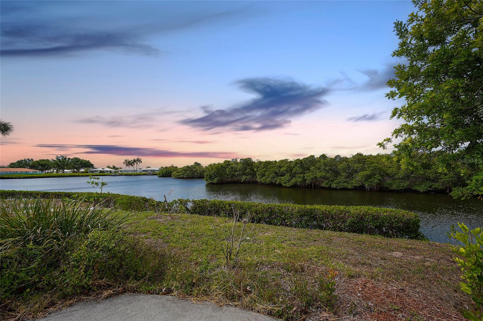 RIVER ISLES - Residential