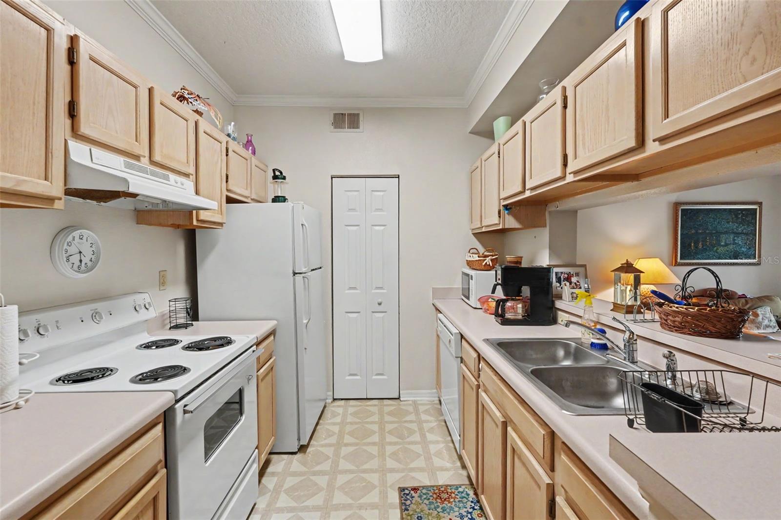 THE PINNACLE AT CARROLLWOOD A - Residential
