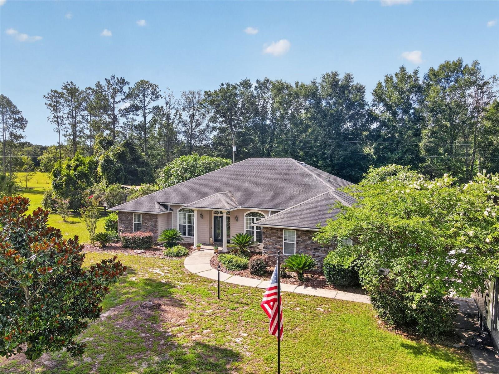 PINE CREST - Residential