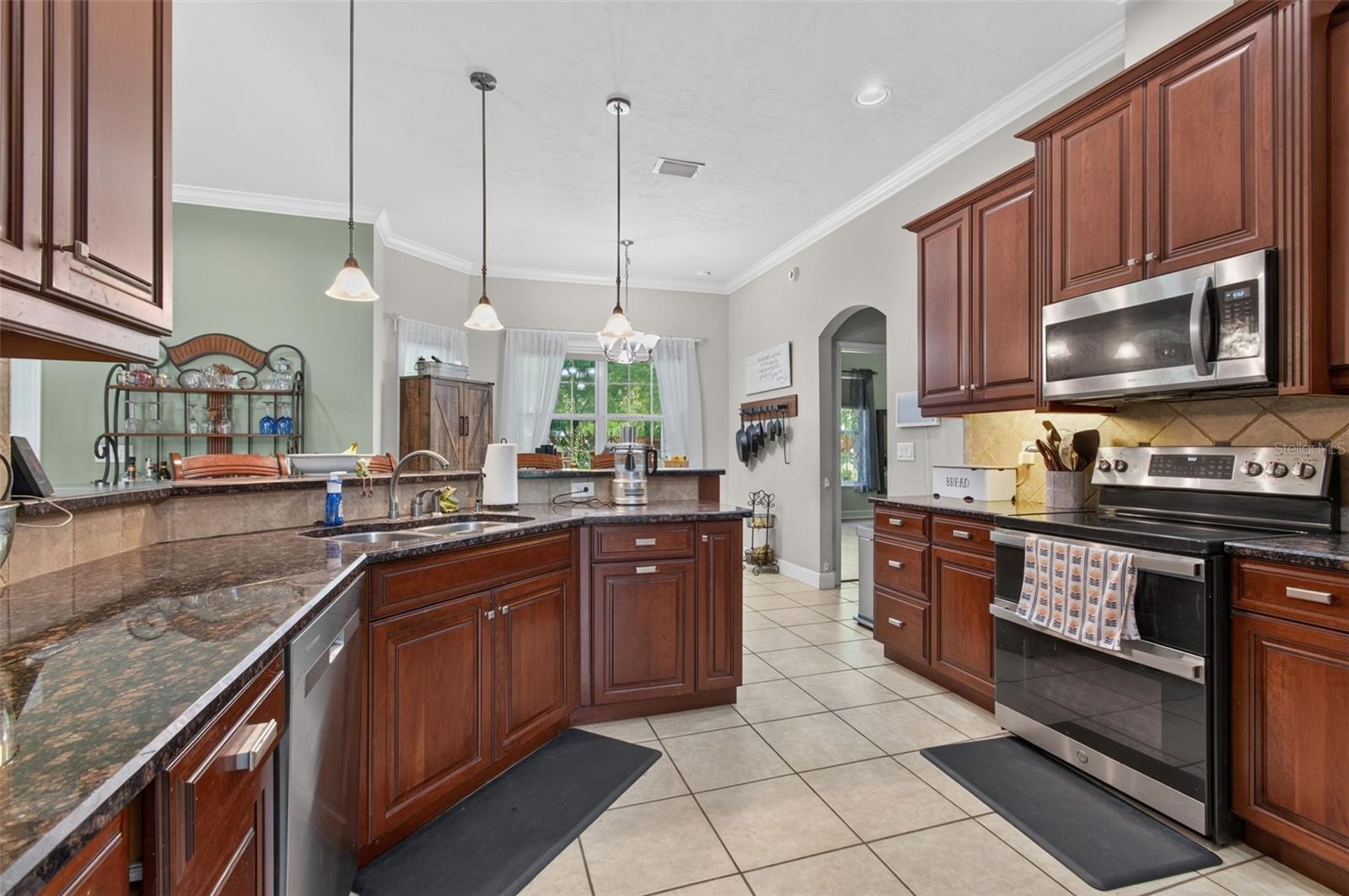 PINE CREST - Residential