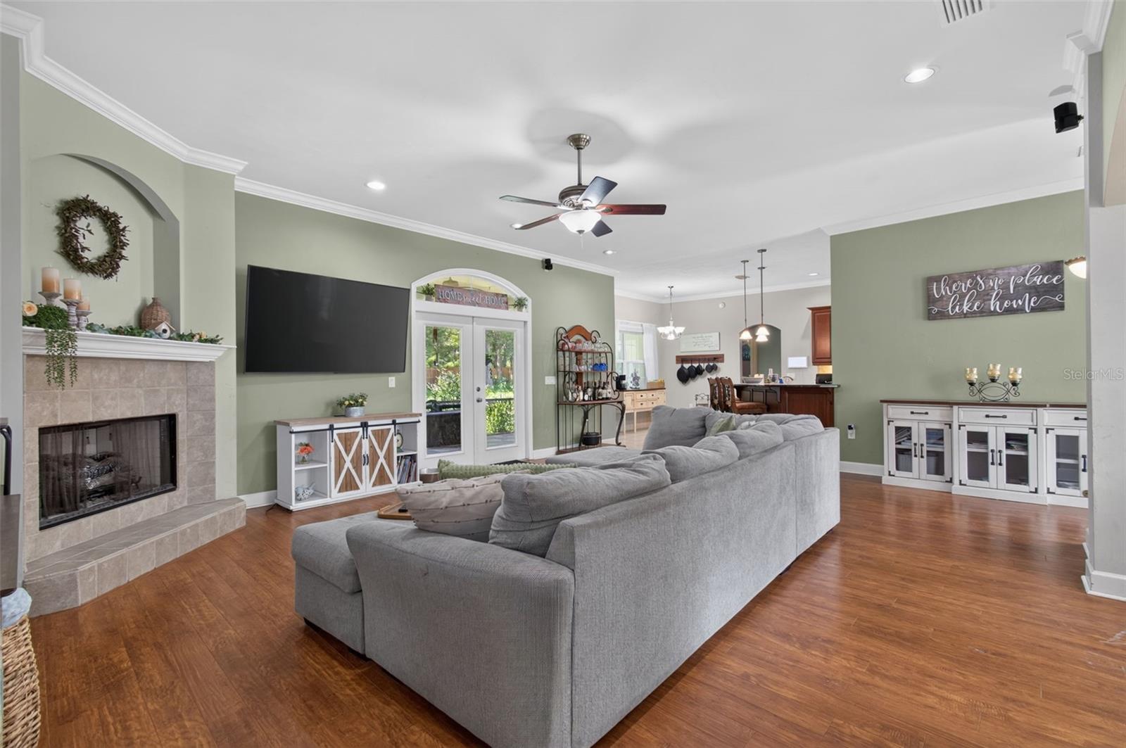 PINE CREST - Residential