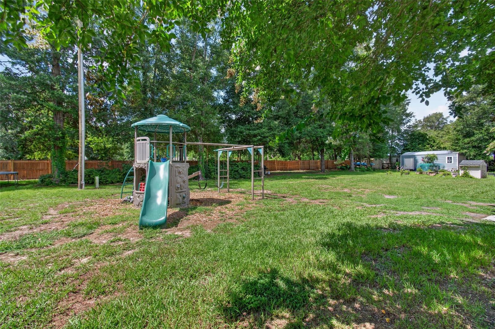 PINE CREST - Residential