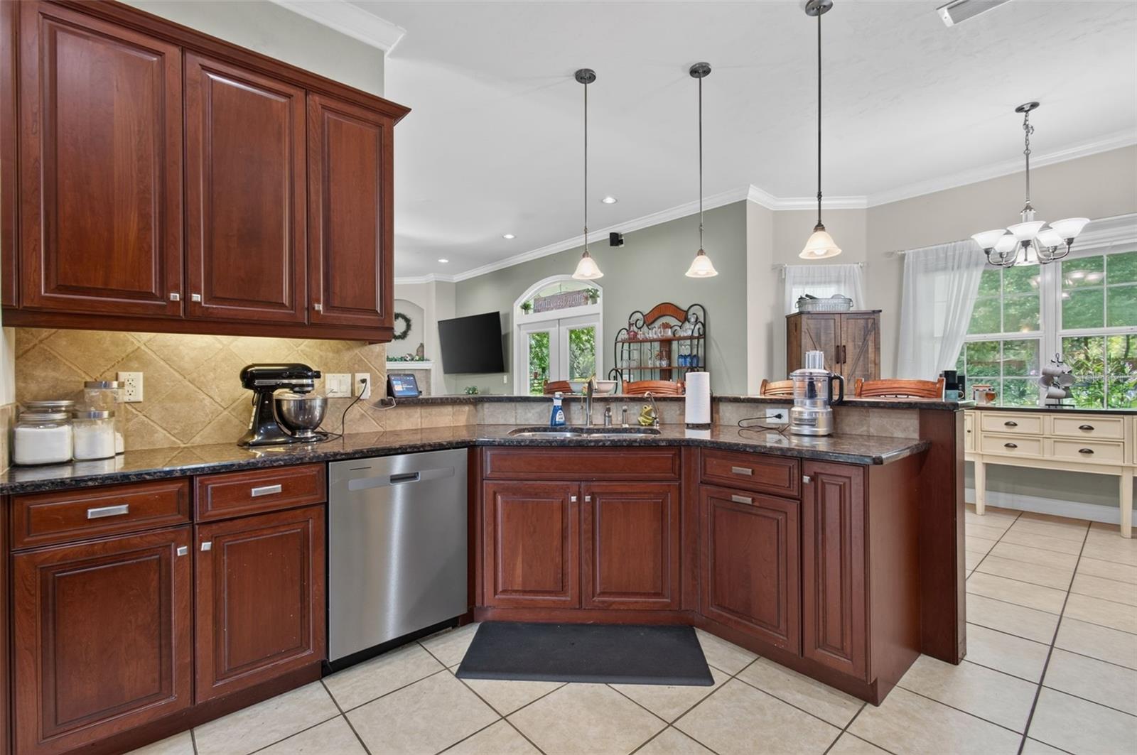 PINE CREST - Residential