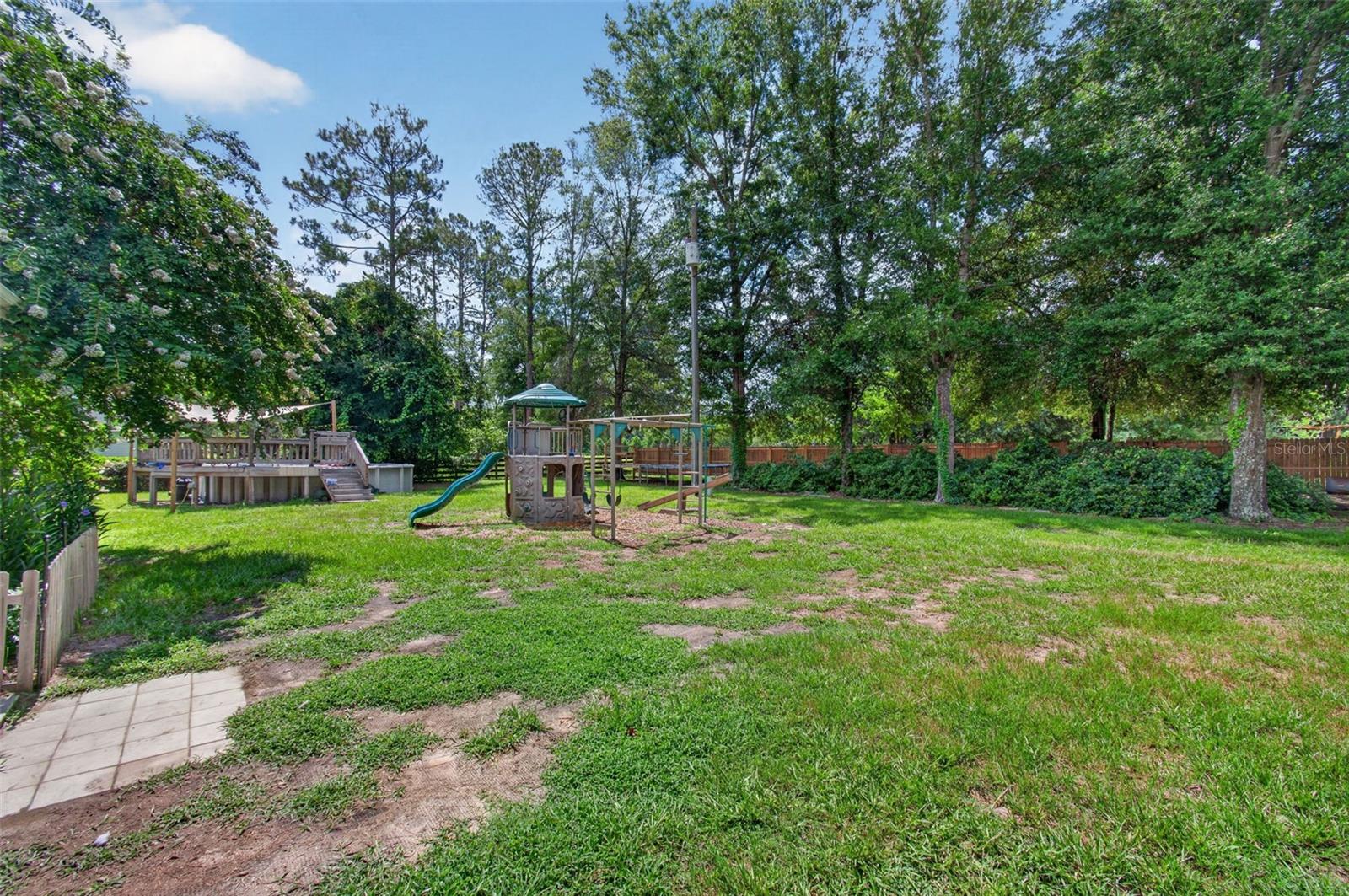 PINE CREST - Residential