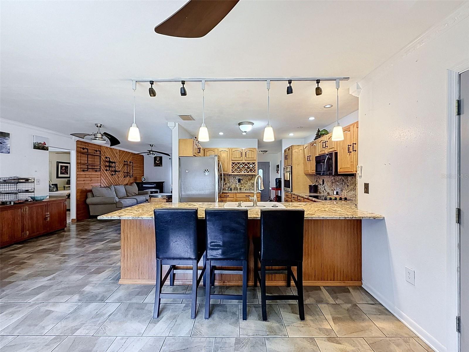GARDEN HILL - Commercial Sale