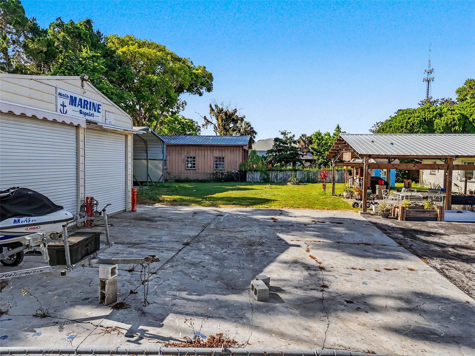 GARDEN HILL - Commercial Sale