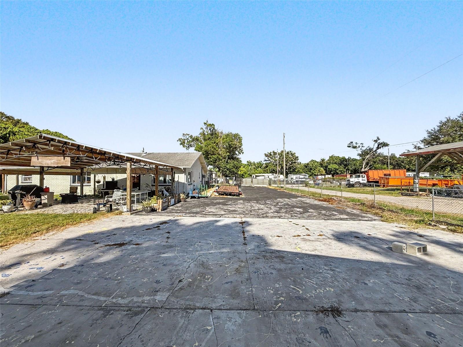 GARDEN HILL - Commercial Sale