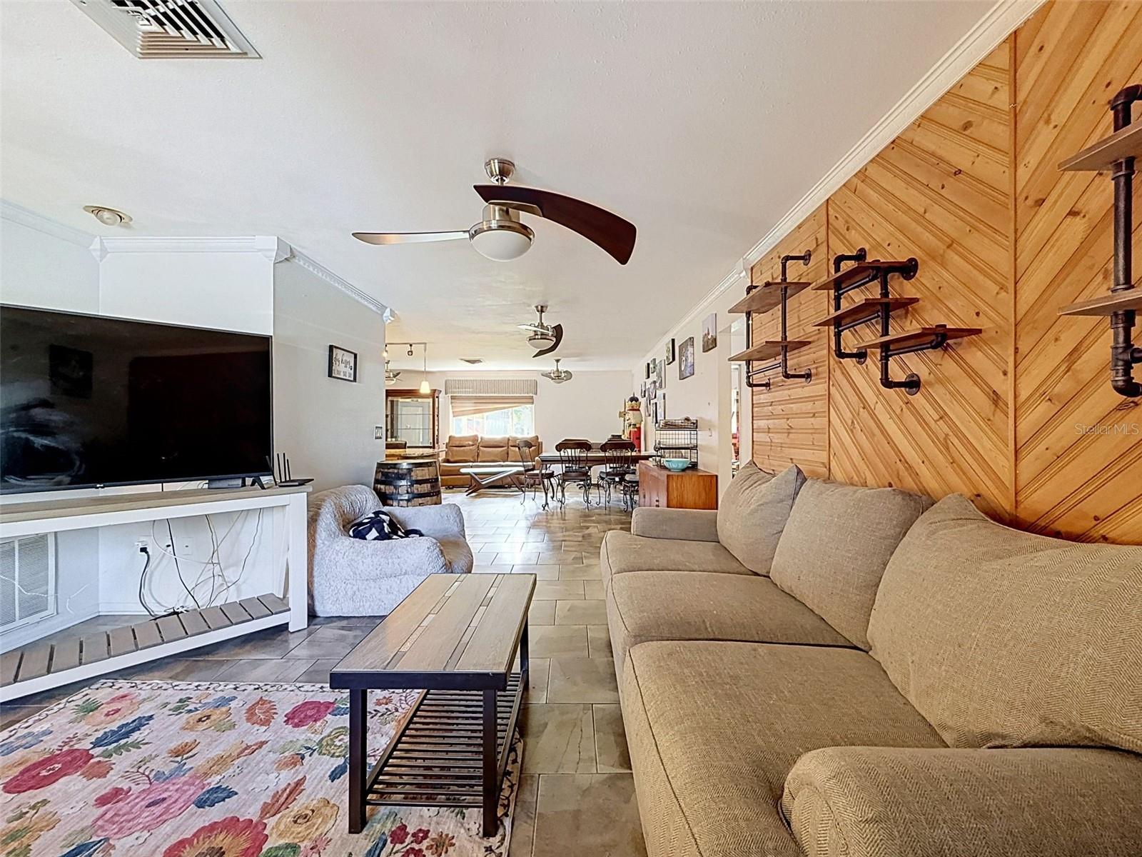 GARDEN HILL - Commercial Sale