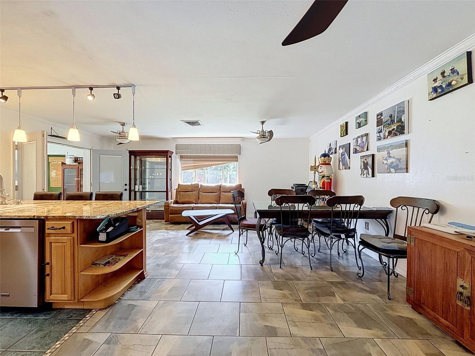 GARDEN HILL - Commercial Sale