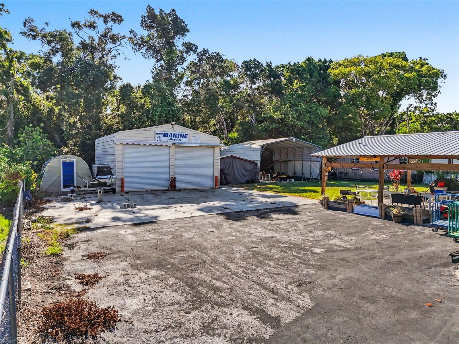 GARDEN HILL - Commercial Sale