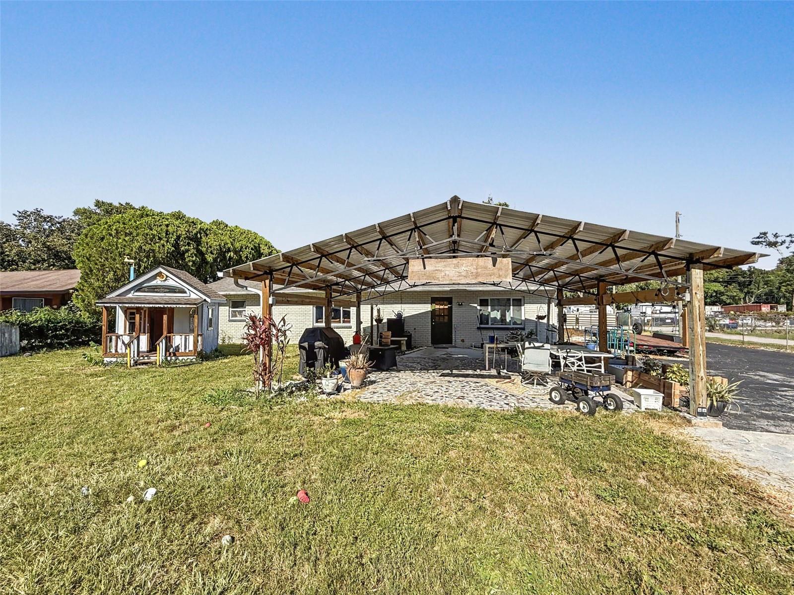 GARDEN HILL - Commercial Sale