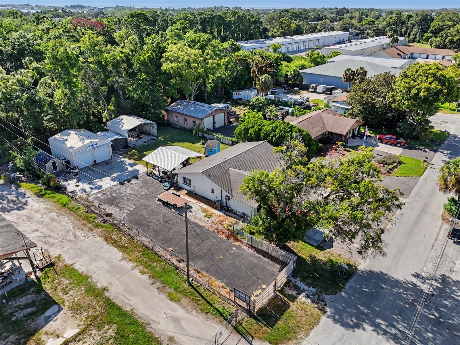 GARDEN HILL - Commercial Sale
