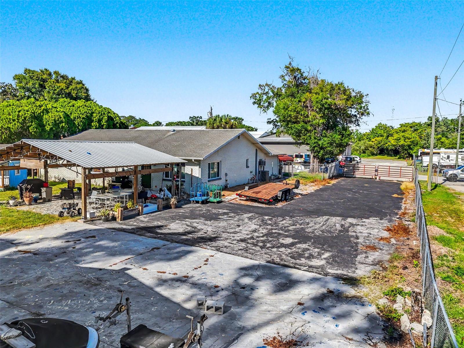 GARDEN HILL - Commercial Sale