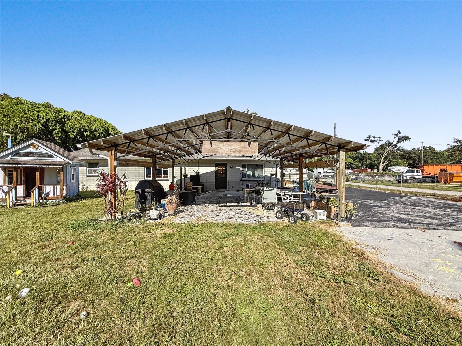 GARDEN HILL - Commercial Sale