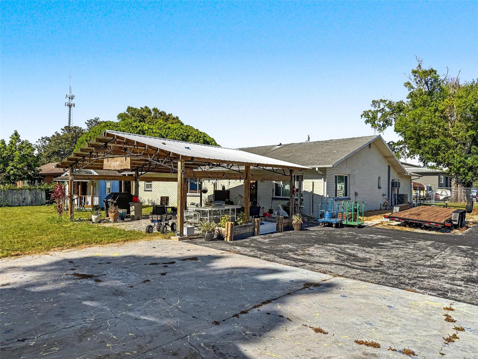 GARDEN HILL - Commercial Sale
