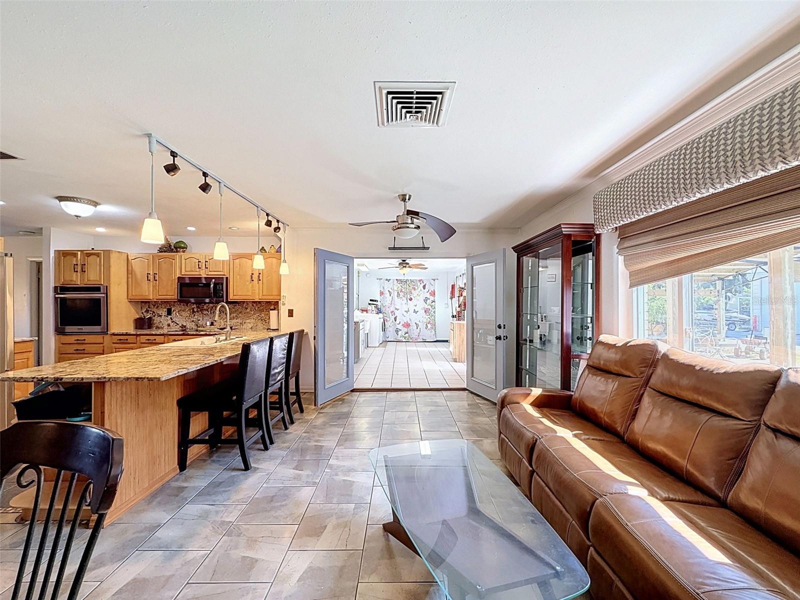 GARDEN HILL - Commercial Sale
