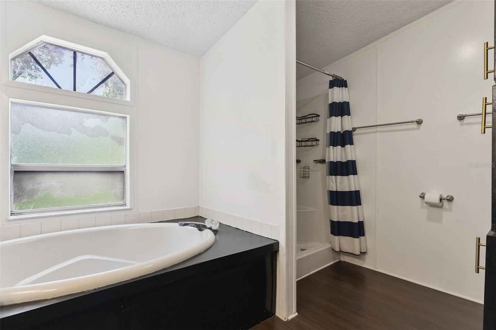 SHADY OAKS - Residential